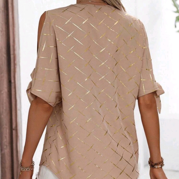 Gold Geo Print Knot Cuff Split Sleeve Blouse - Picture 4 of 5